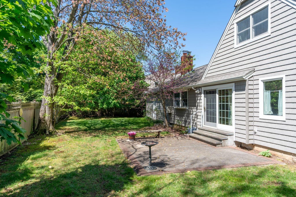 19 of 24 - 24 Cider Mill Lane, Huntington, NY