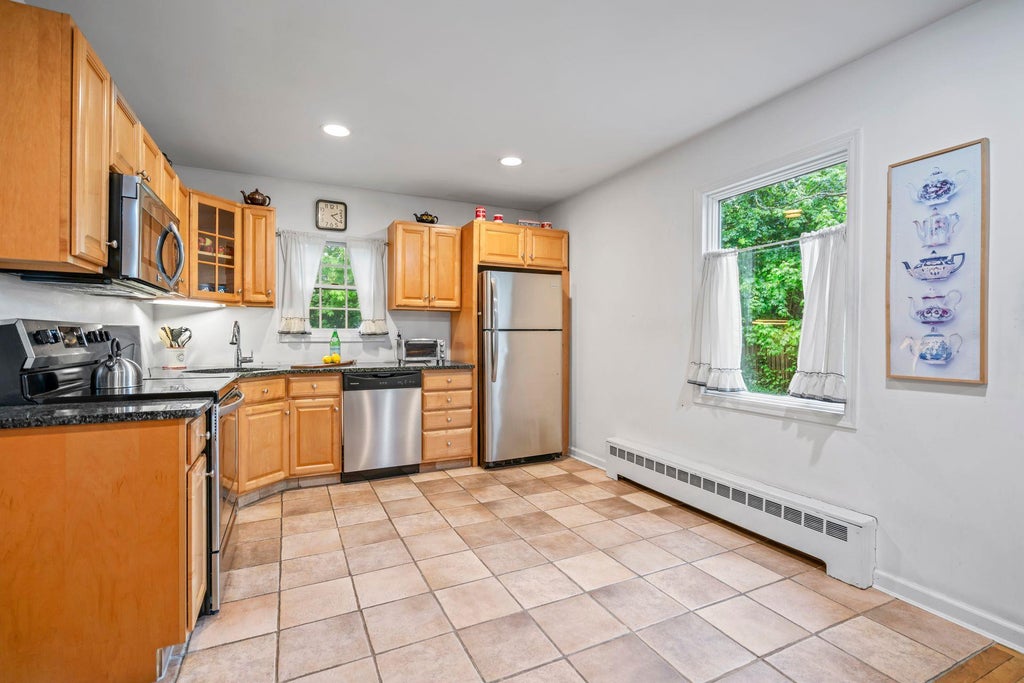 4 of 24 - 24 Cider Mill Lane, Huntington, NY