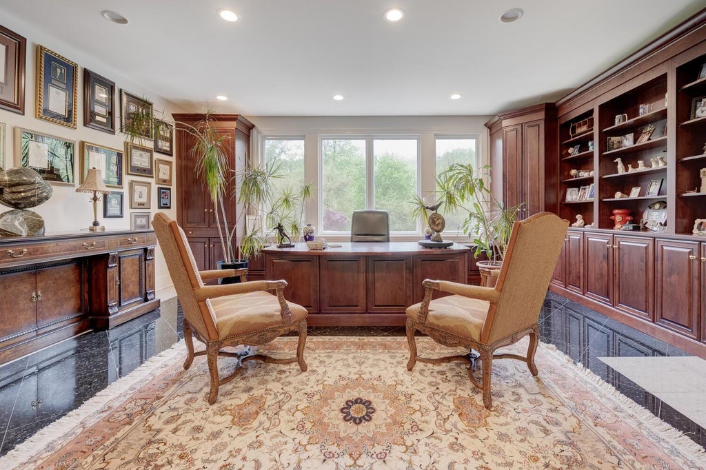 9 of 38 - 86 Old Tappen Road, Locust Valley, NY