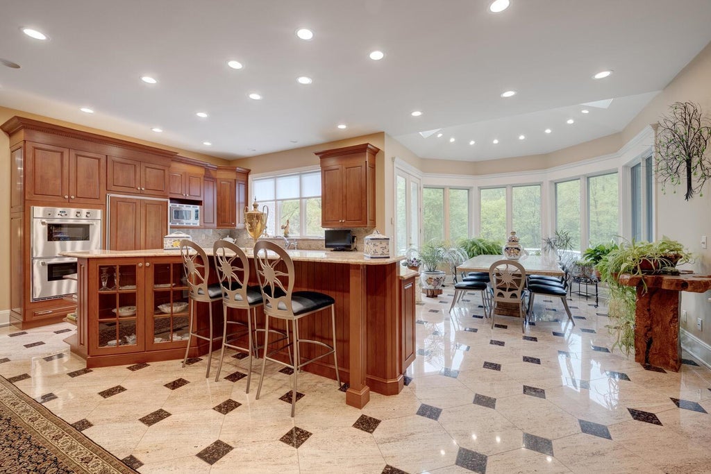 12 of 38 - 86 Old Tappen Road, Locust Valley, NY
