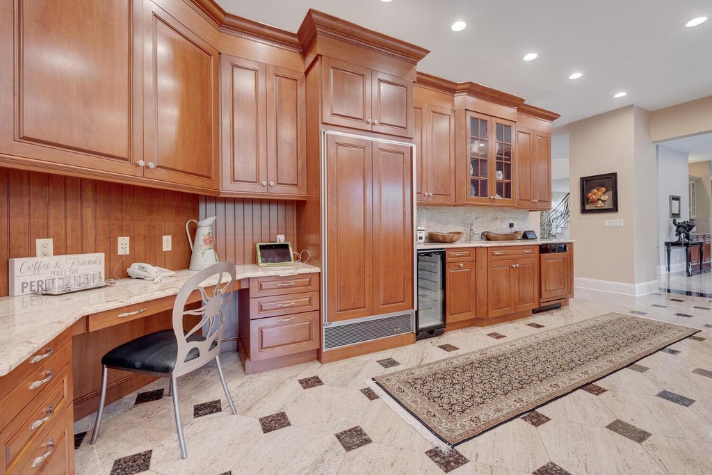 13 of 38 - 86 Old Tappen Road, Locust Valley, NY