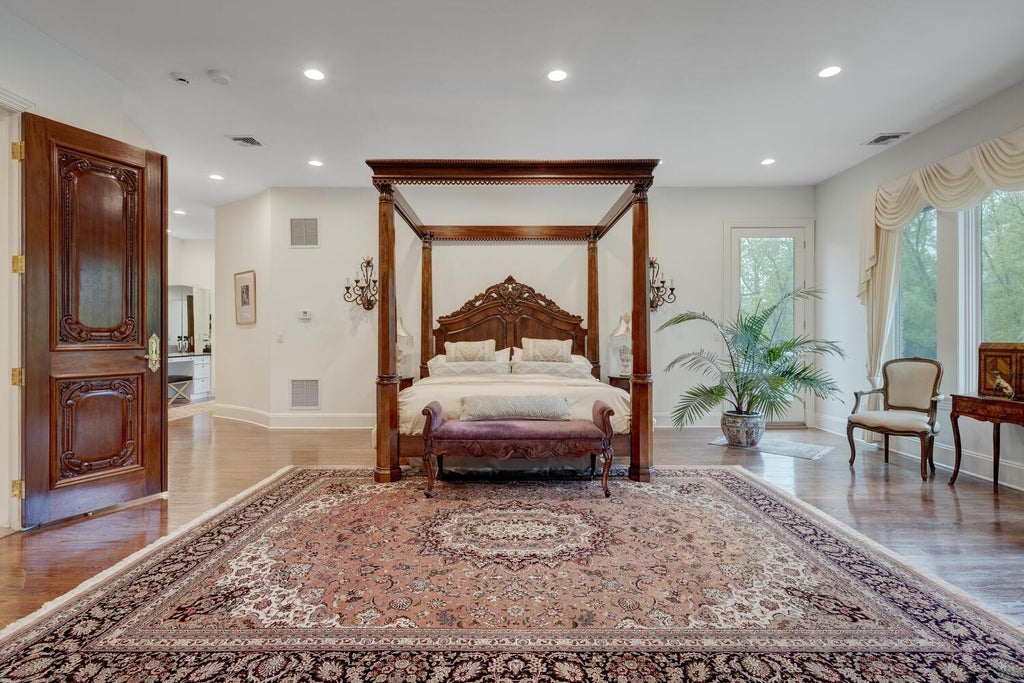14 of 38 - 86 Old Tappen Road, Locust Valley, NY
