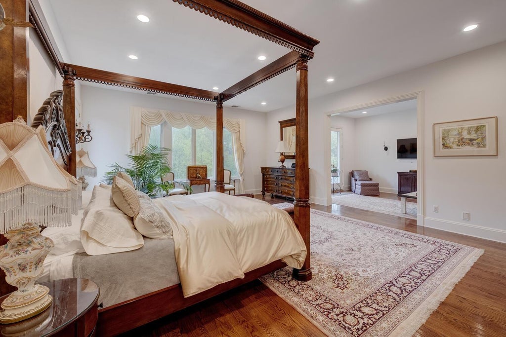 15 of 38 - 86 Old Tappen Road, Locust Valley, NY