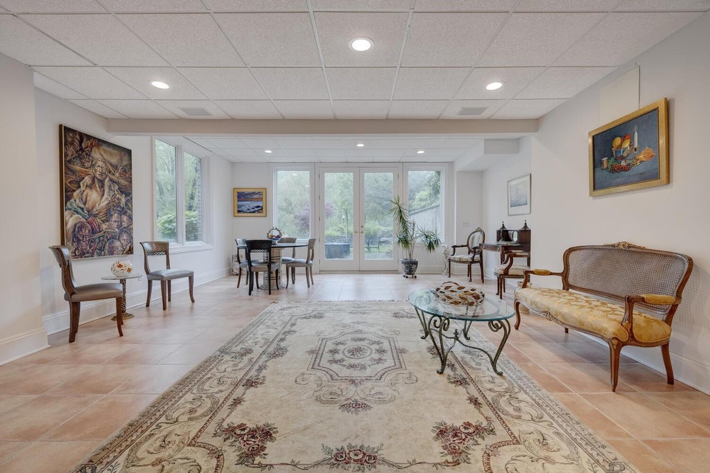 25 of 38 - 86 Old Tappen Road, Locust Valley, NY