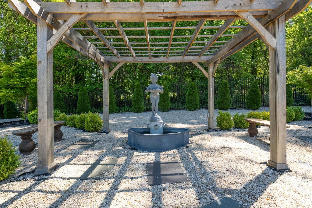 27 of 38 - 86 Old Tappen Road, Locust Valley, NY