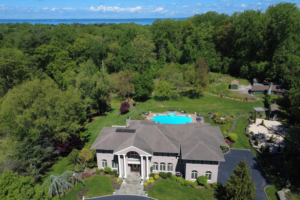 31 of 38 - 86 Old Tappen Road, Locust Valley, NY