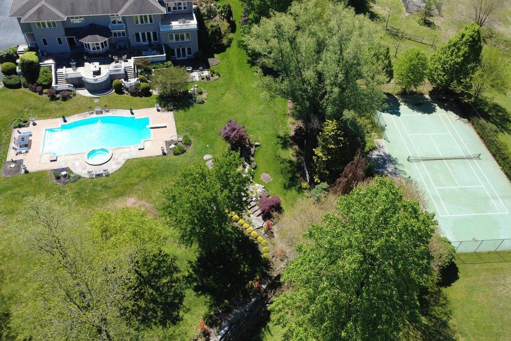 32 of 38 - 86 Old Tappen Road, Locust Valley, NY