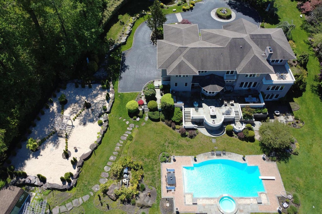 34 of 38 - 86 Old Tappen Road, Locust Valley, NY