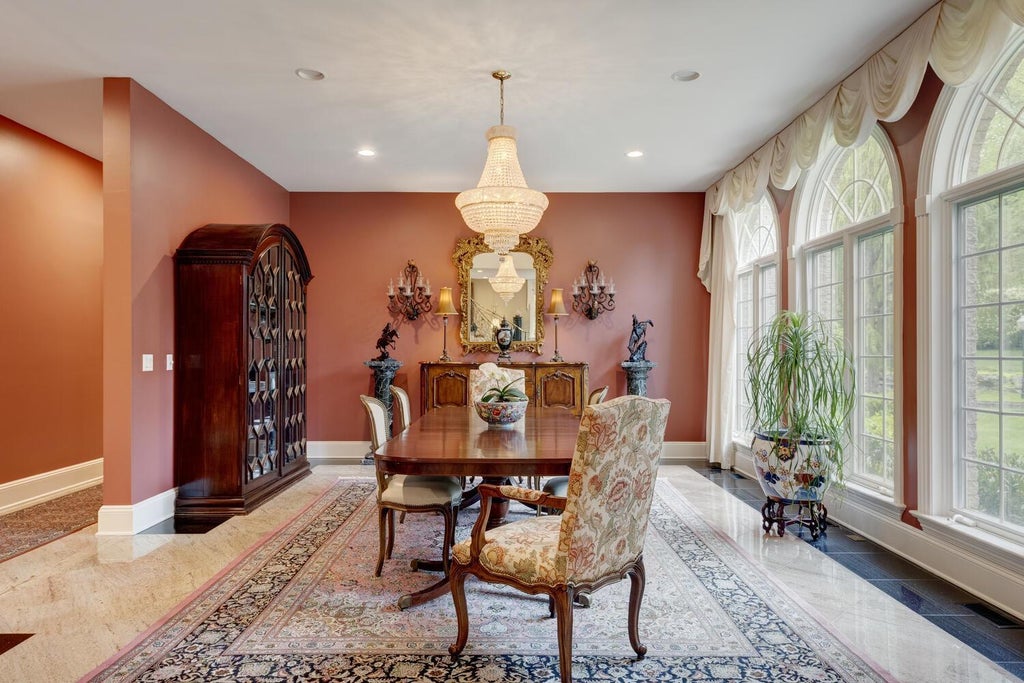 7 of 38 - 86 Old Tappen Road, Locust Valley, NY