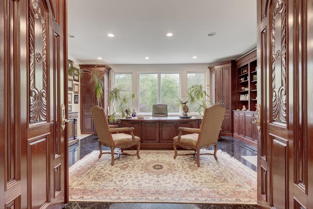 8 of 38 - 86 Old Tappen Road, Locust Valley, NY