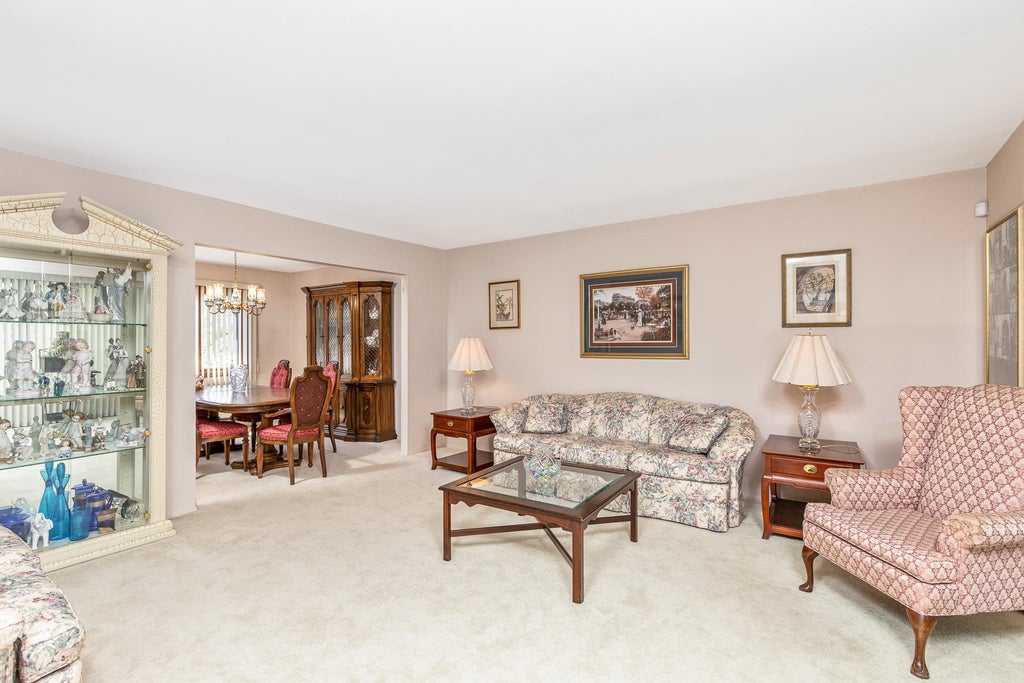 2 of 21 - 284 Bow Drive, Hauppauge, NY
