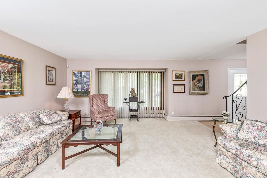 3 of 21 - 284 Bow Drive, Hauppauge, NY