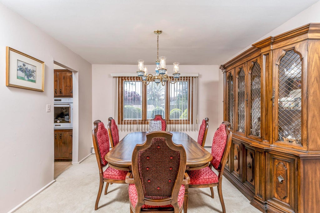 4 of 21 - 284 Bow Drive, Hauppauge, NY
