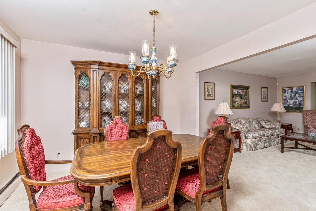 5 of 21 - 284 Bow Drive, Hauppauge, NY