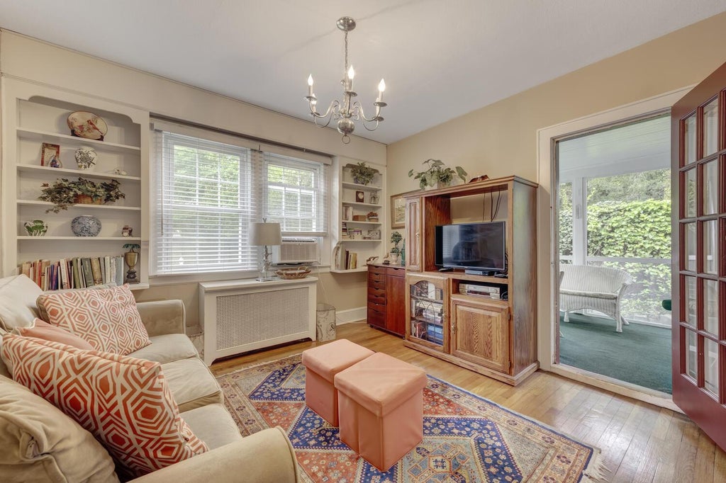 10 of 24 - 189 Meadowsweet Road, Mineola, NY