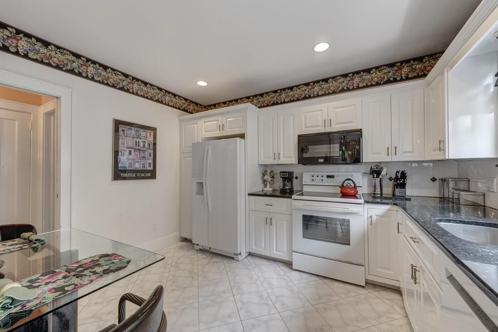 12 of 24 - 189 Meadowsweet Road, Mineola, NY