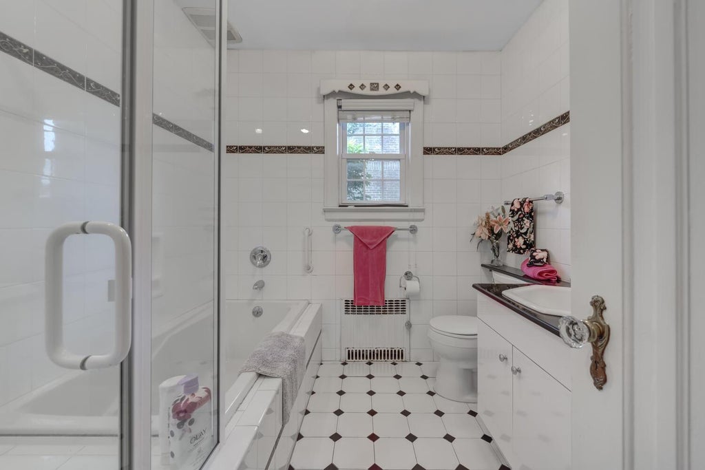 14 of 24 - 189 Meadowsweet Road, Mineola, NY
