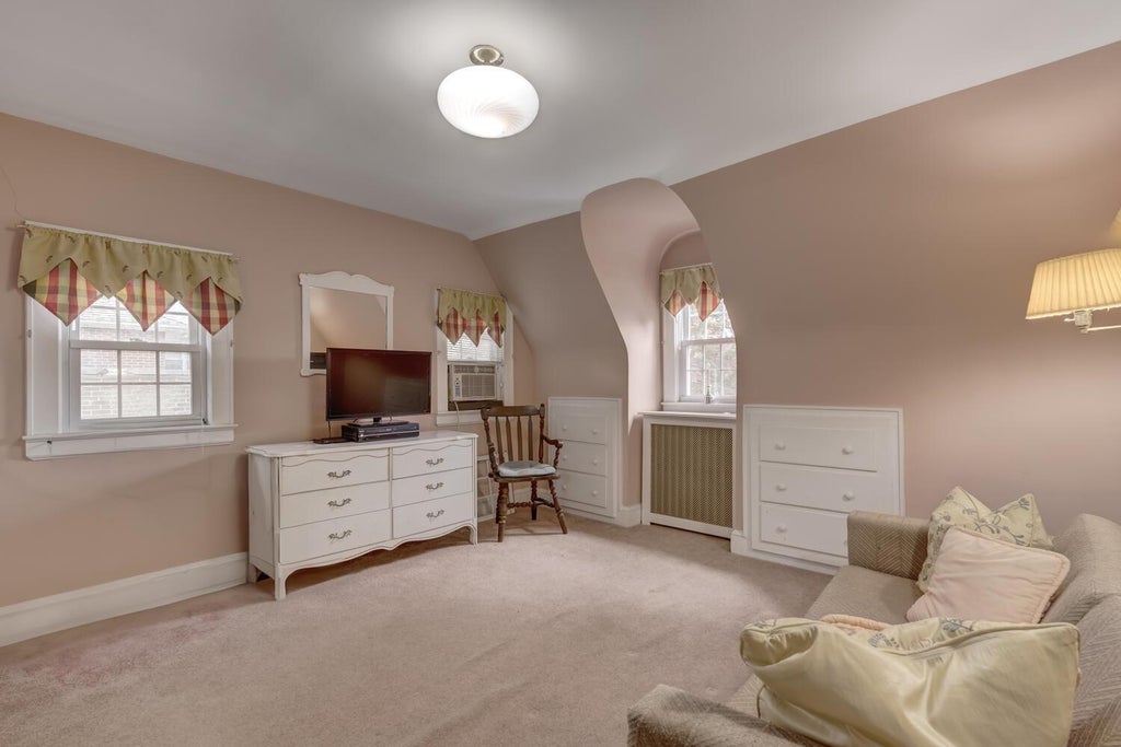 18 of 24 - 189 Meadowsweet Road, Mineola, NY