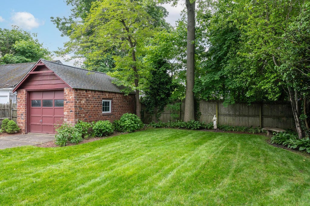 20 of 24 - 189 Meadowsweet Road, Mineola, NY