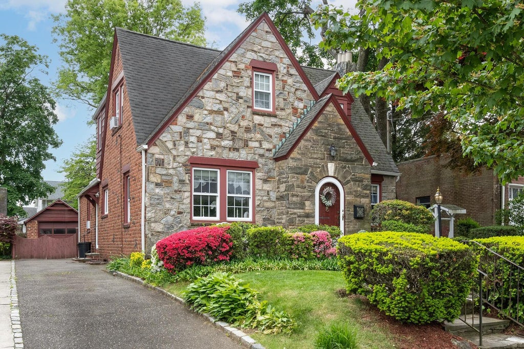 23 of 24 - 189 Meadowsweet Road, Mineola, NY
