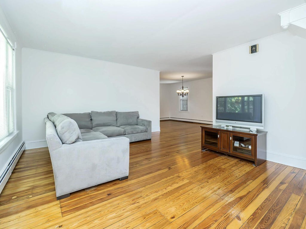 9 of 38 - 8 Glen Avenue, Sea Cliff, NY