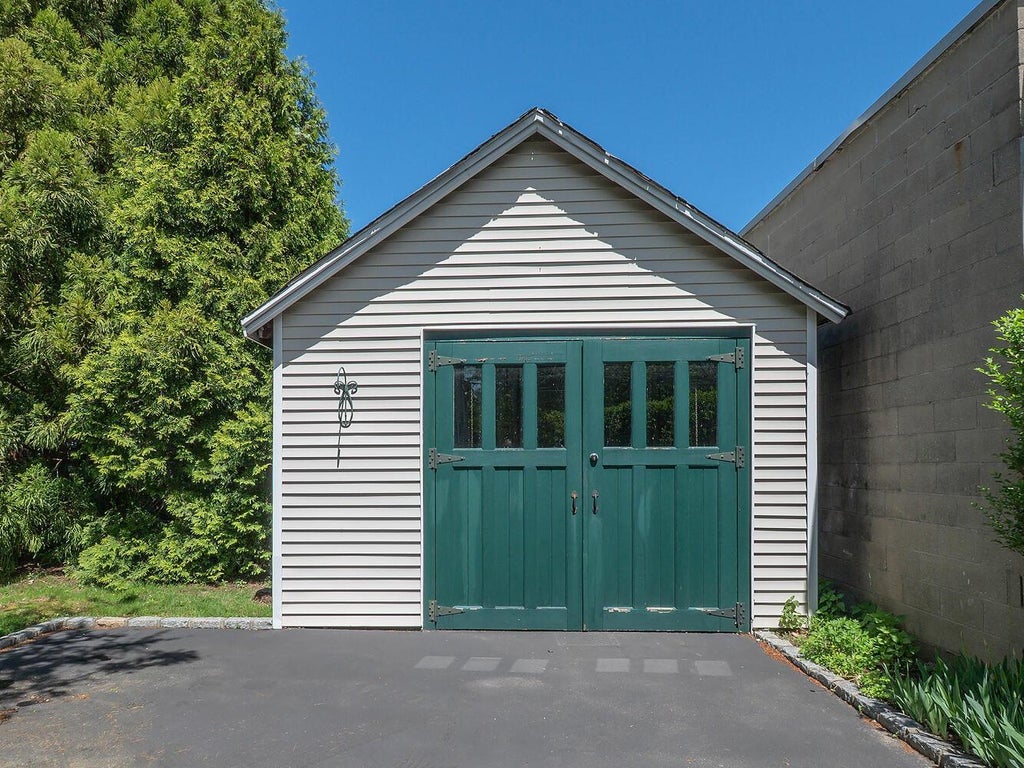 37 of 38 - 8 Glen Avenue, Sea Cliff, NY