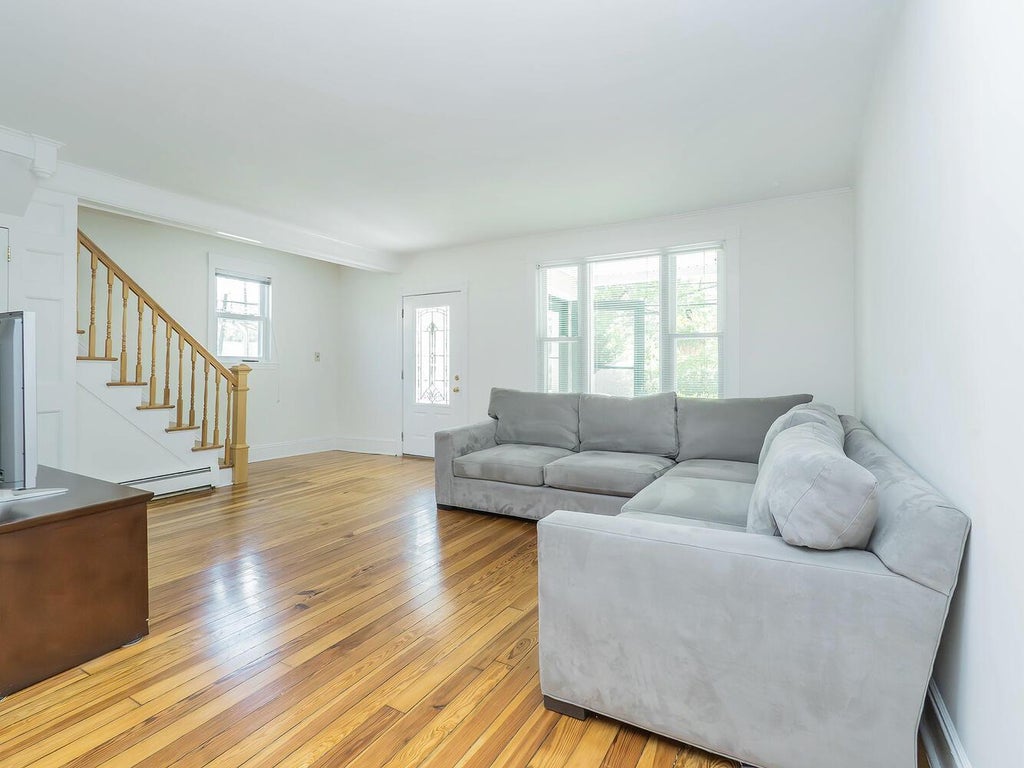 8 of 38 - 8 Glen Avenue, Sea Cliff, NY