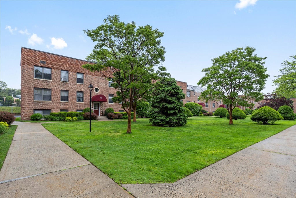 1 of 13 - 316 Richbell Road C2, Mamaroneck, NY