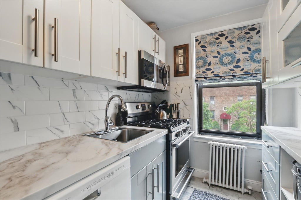 8 of 13 - 316 Richbell Road C2, Mamaroneck, NY
