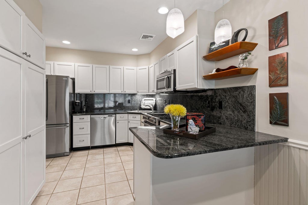 10 of 29 - 6 Insbrook Court, Huntington, NY
