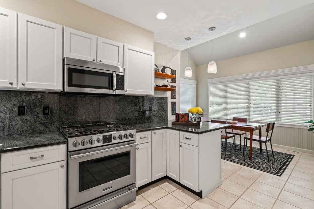 11 of 29 - 6 Insbrook Court, Huntington, NY