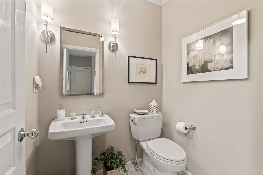 13 of 29 - 6 Insbrook Court, Huntington, NY