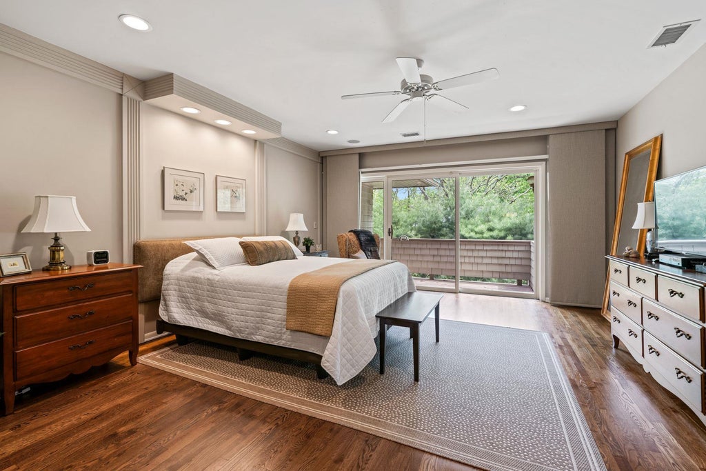 14 of 29 - 6 Insbrook Court, Huntington, NY