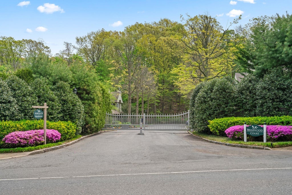 1 of 29 - 6 Insbrook Court, Huntington, NY