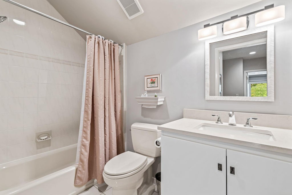 20 of 29 - 6 Insbrook Court, Huntington, NY