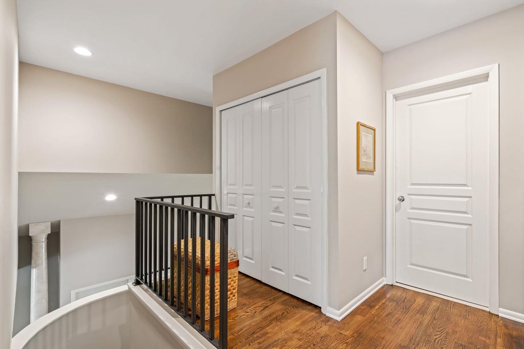 21 of 29 - 6 Insbrook Court, Huntington, NY