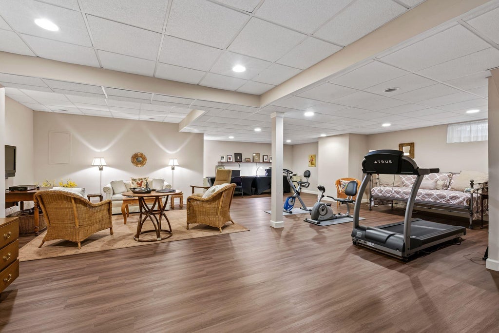 22 of 29 - 6 Insbrook Court, Huntington, NY
