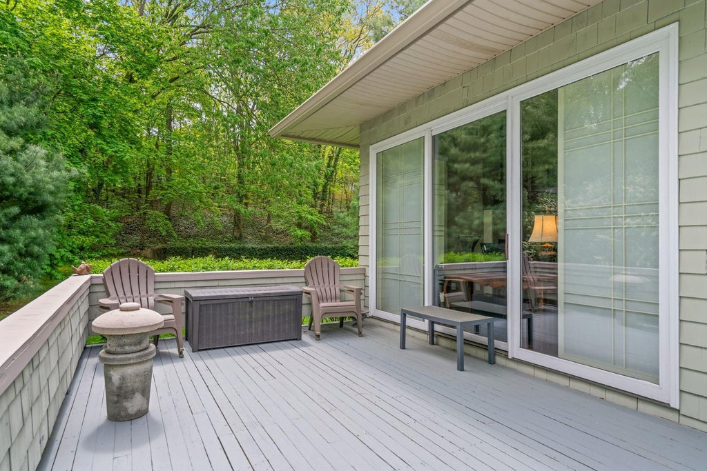 23 of 29 - 6 Insbrook Court, Huntington, NY