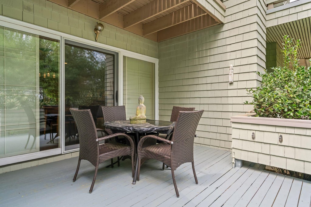24 of 29 - 6 Insbrook Court, Huntington, NY