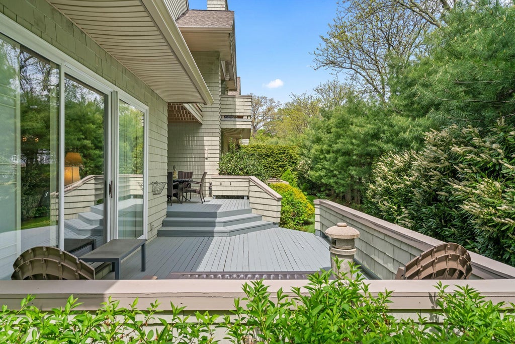 25 of 29 - 6 Insbrook Court, Huntington, NY