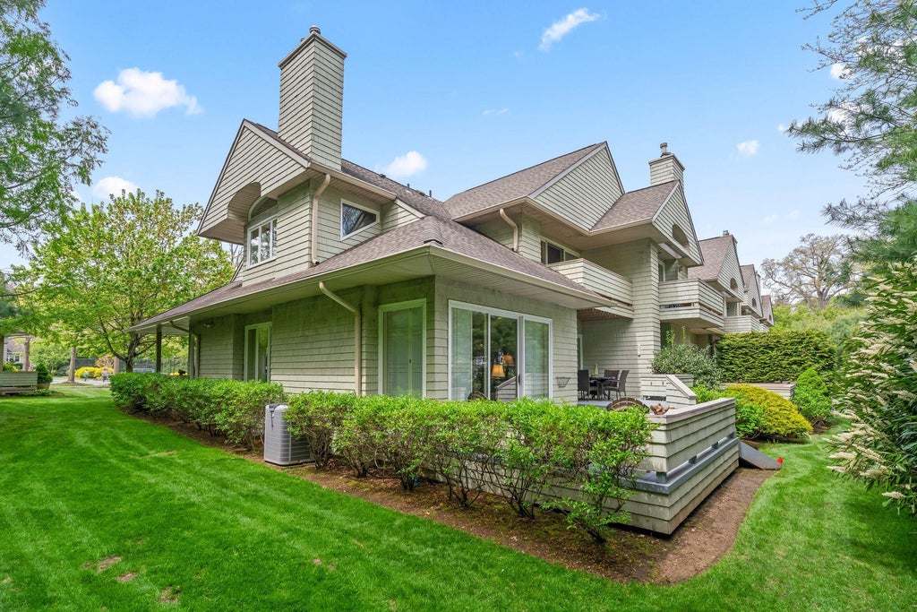 26 of 29 - 6 Insbrook Court, Huntington, NY