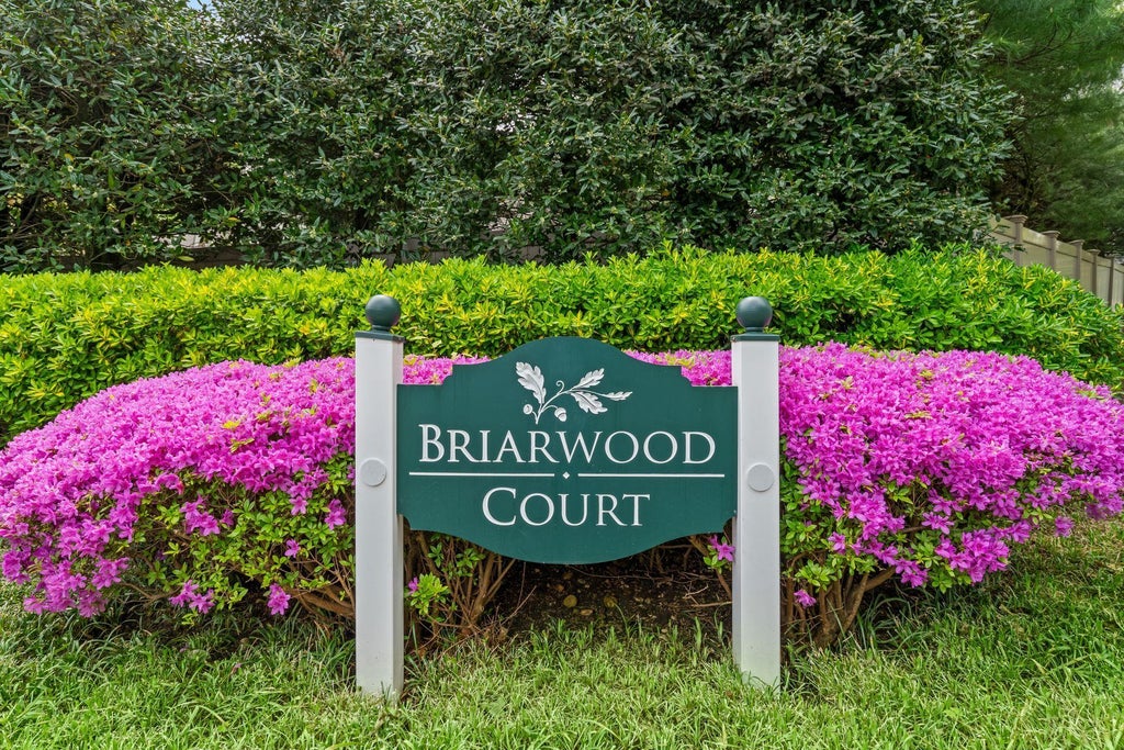 2 of 29 - 6 Insbrook Court, Huntington, NY
