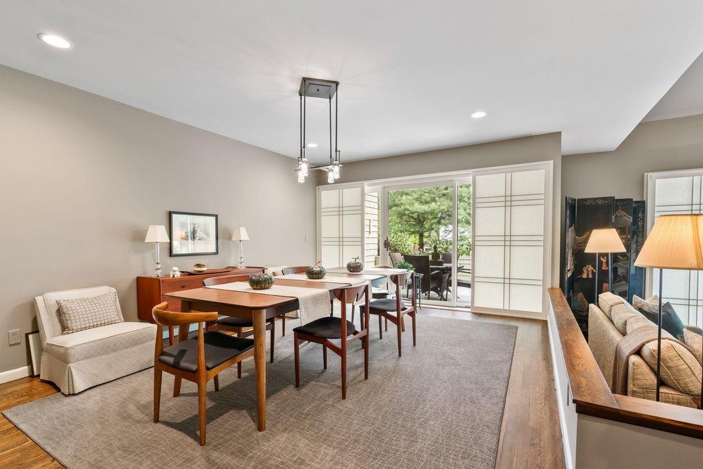 5 of 29 - 6 Insbrook Court, Huntington, NY