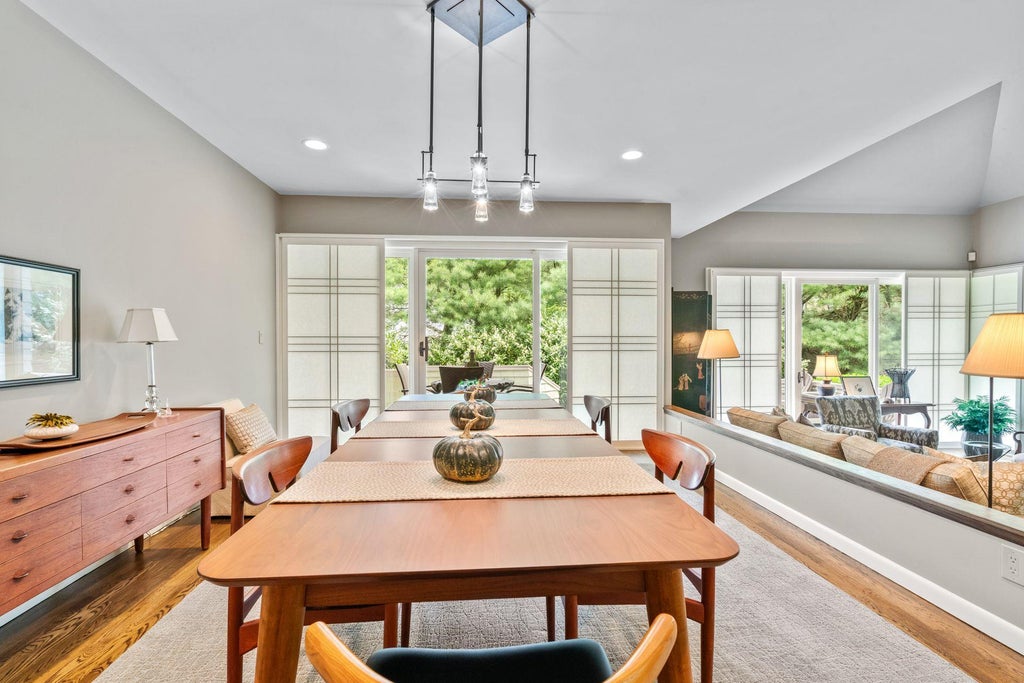 6 of 29 - 6 Insbrook Court, Huntington, NY