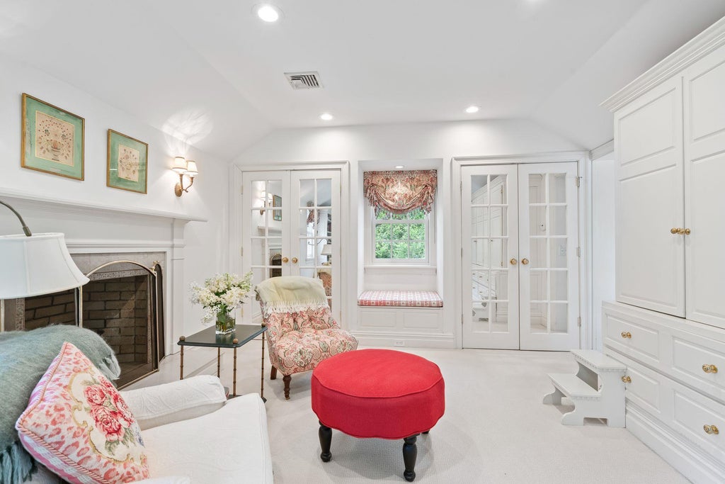 19 of 37 - 11 Meadow Spring Road, Glen Cove, NY