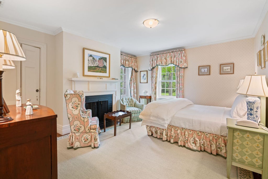 23 of 37 - 11 Meadow Spring Road, Glen Cove, NY