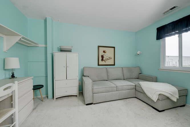 18 of 30 - 141 Southgate Drive, Massapequa Park, NY