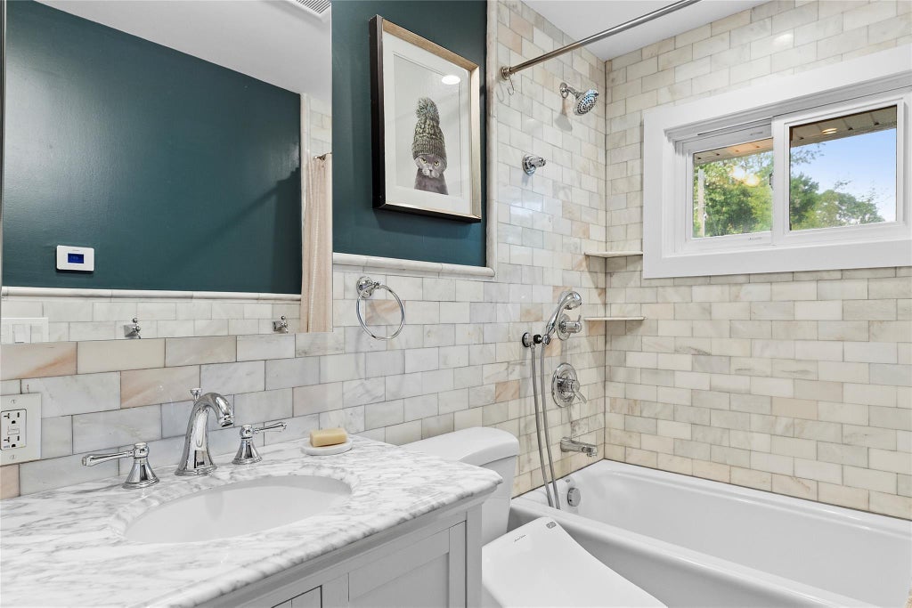9 of 18 - 3 Spruce Lane, Glen Cove, NY