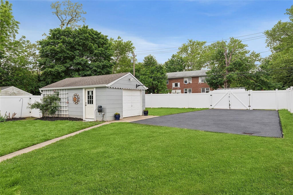 14 of 18 - 3 Spruce Lane, Glen Cove, NY