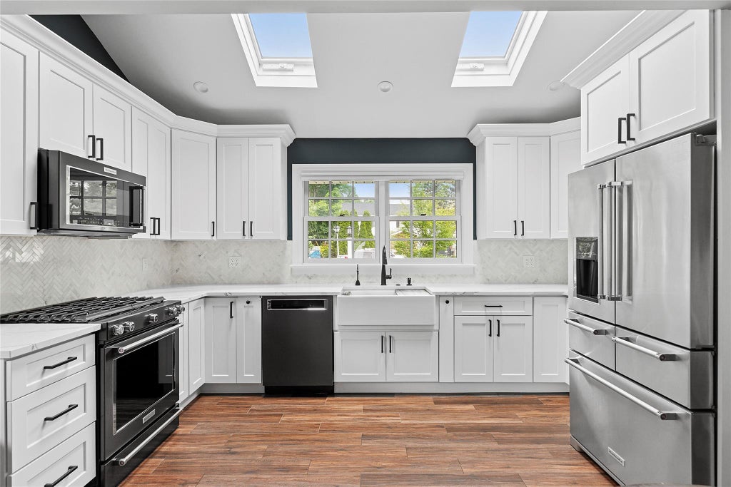 2 of 18 - 3 Spruce Lane, Glen Cove, NY